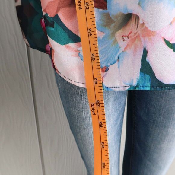 ELLE Sleeveless Floral Top - Picture 7 of 7